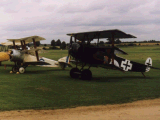 Ltajc repliky Fokker Dr.I a Sopwith Triplane