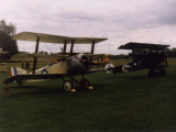 Ltajc repliky Fokker Dr.I a Sopwith Triplane